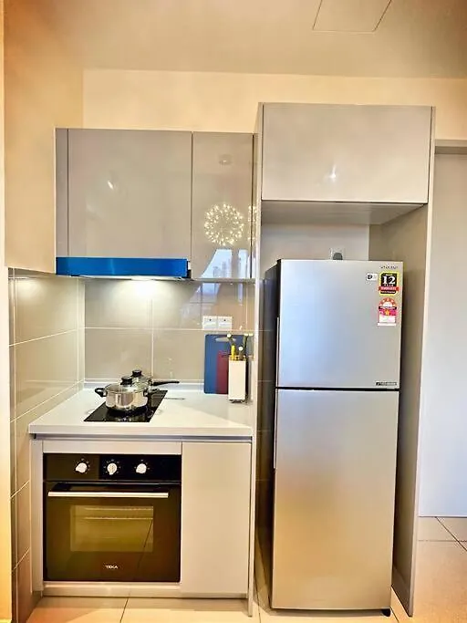 2R2B*1-6+1 Pax*Kl City*10Mins-Klcc Kuala Lumpur
